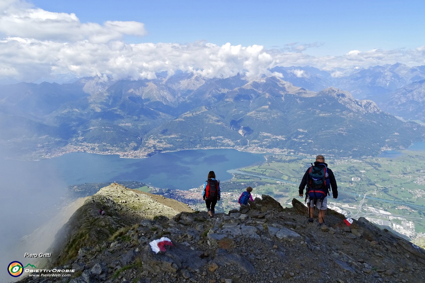 68 Con panoramica vista su lago e i suoi monti.JPG -                                